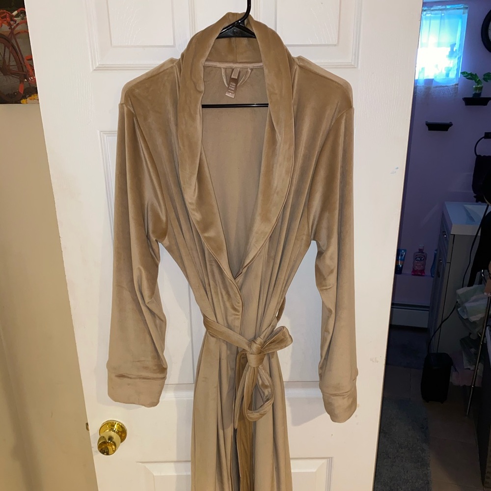 SKIMS robe